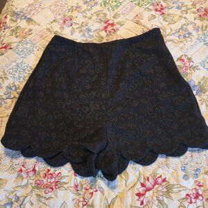 Monteau Los Angeles Black High Waisted Scalloped Brocade Shorts, Size XS